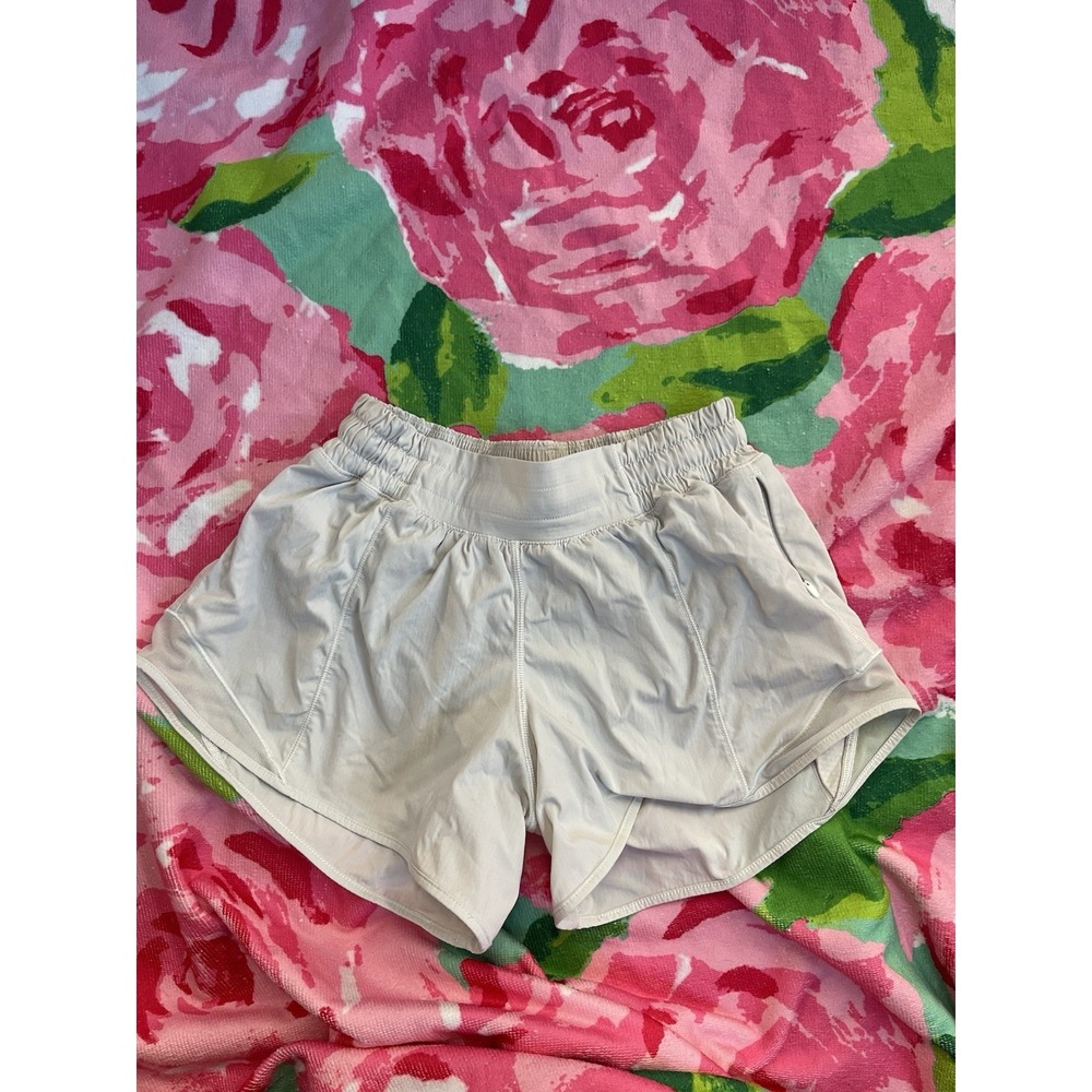 Lululemon Hotty Hot Lined Short 3 In White Size 4 H65